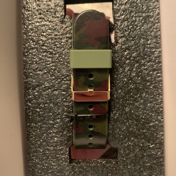 BNWT Accutime Thermometer LED Touchscreen Watch in Camo (comes with mask) unisex - Picture 2 of 8